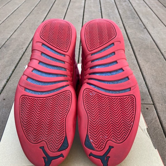 Men’s Jordan size 12 shoe - Picture 3 of 5